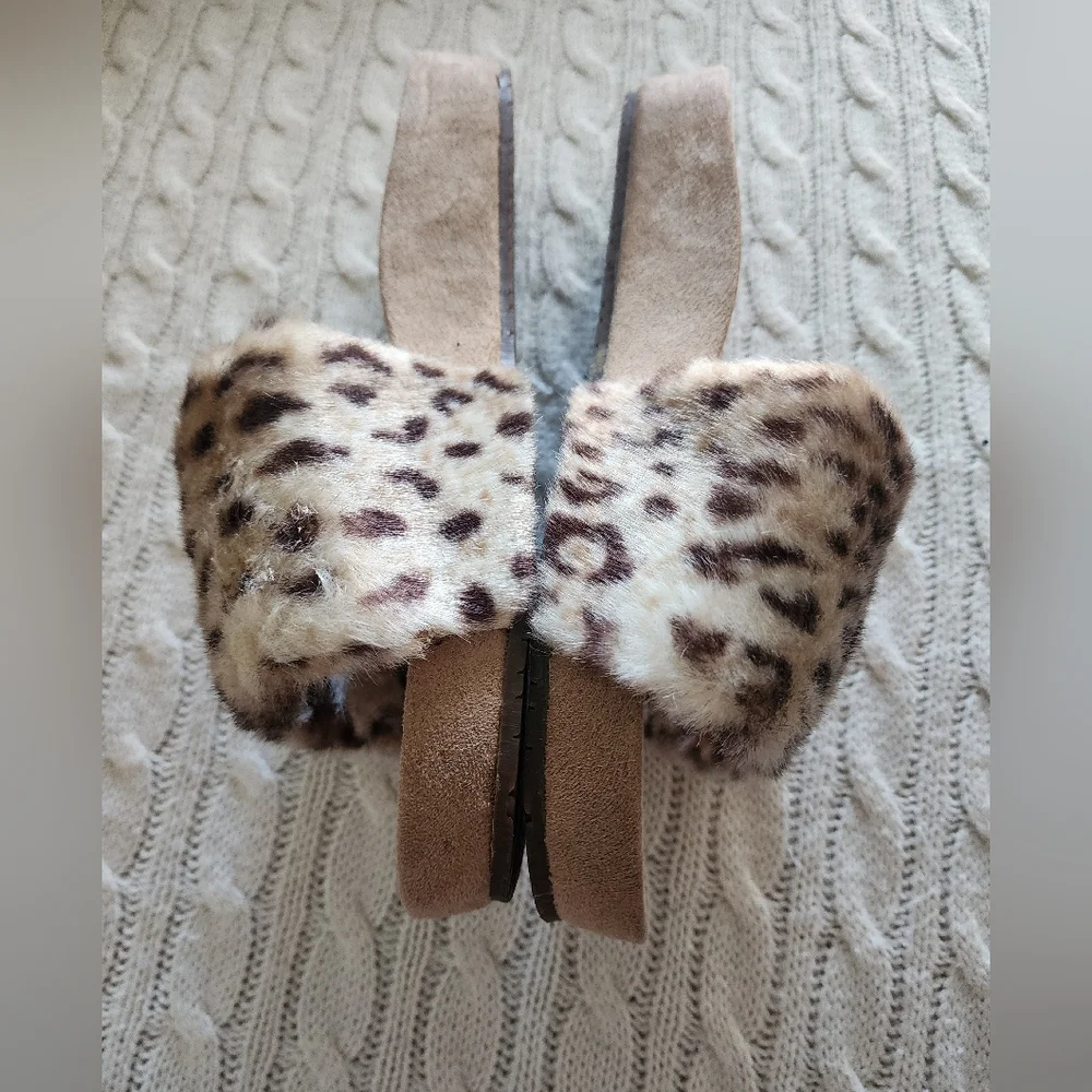 NWT.REVITALIGN Tan and Cream Animal Print Sandals - Picture 7 of 7
